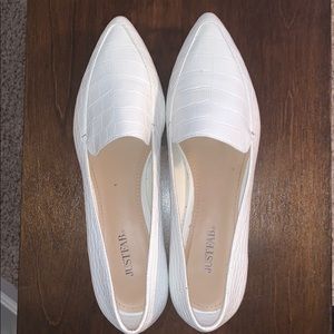 White, pointed toe flats